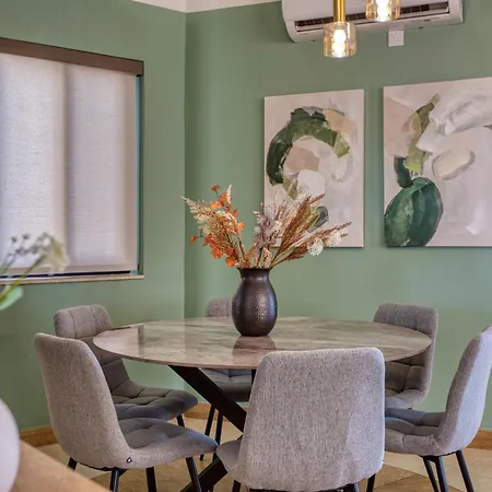 Semesterbostad 3 Bedroom Penthouse With Jacuzzi And Roof Terrace Vfra1-1 Sliema