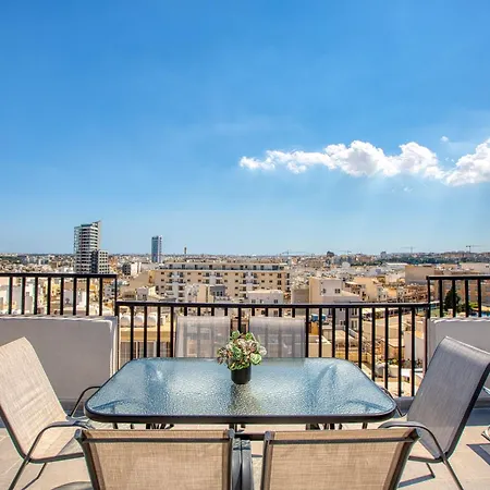Semesterbostad 3 Bedroom Penthouse With Jacuzzi And Roof Terrace Vfra1-1 Sliema