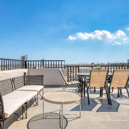 Semesterbostad 3 Bedroom Penthouse With Jacuzzi And Roof Terrace Vfra1-1