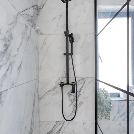 3 Bedroom Penthouse With Jacuzzi And Roof Terrace Vfra1-1 Hébergement de vacances *