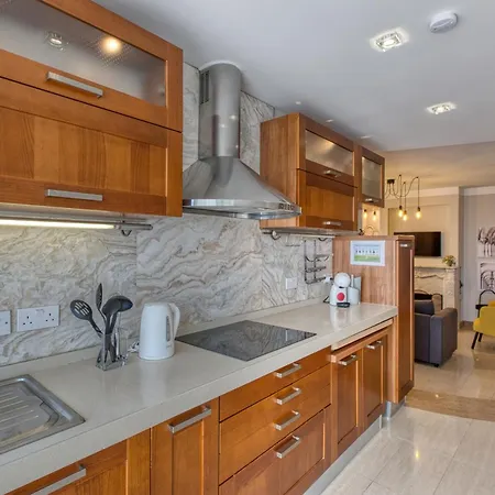 Ferienhaus 3 Bedroom Penthouse With Jacuzzi And Roof Terrace Vfra1-1 *