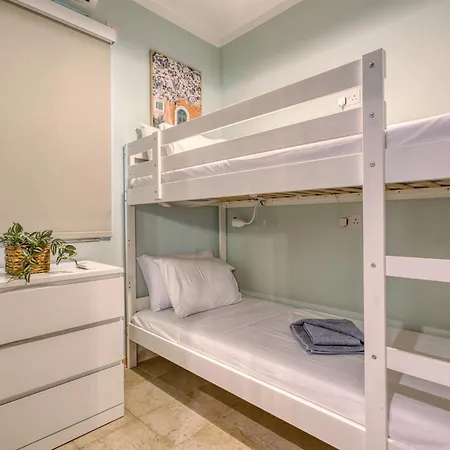 3 Bedroom Penthouse With Jacuzzi And Roof Terrace Vfra1-1 Ferienhaus Sliema