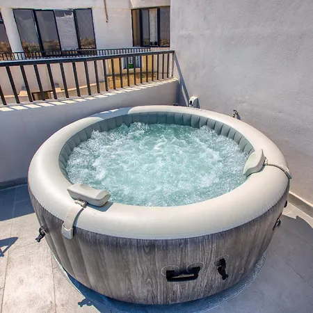 度假居 3 Bedroom Penthouse With Jacuzzi And Roof Terrace Vfra1-1 *