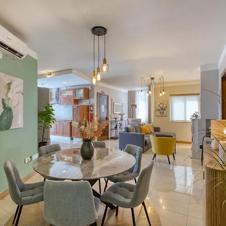בית נופש 3 Bedroom Penthouse With Jacuzzi And Roof Terrace Vfra1-1 *