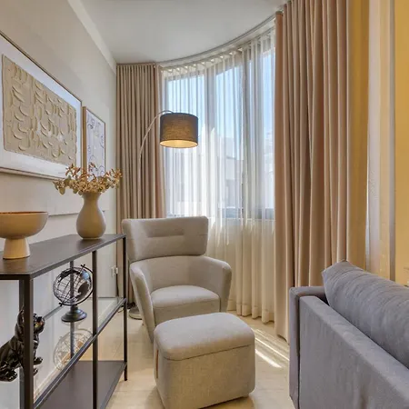 3 Bedroom Penthouse With Jacuzzi And Roof Terrace Vfra1-1