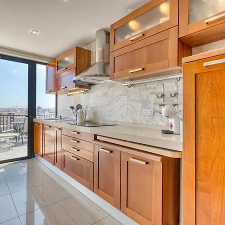 בית נופש 3 Bedroom Penthouse With Jacuzzi And Roof Terrace Vfra1-1
