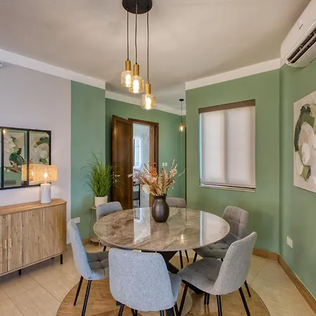 3 Bedroom Penthouse With Jacuzzi And Roof Terrace Vfra1-1 Tatil Evi