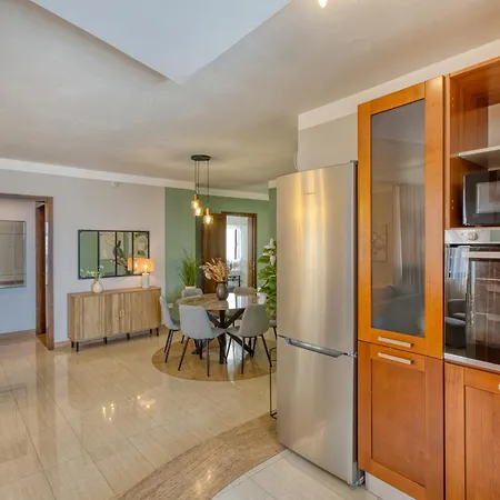 3 Bedroom Penthouse With Jacuzzi And Roof Terrace Vfra1-1 Tatil Evi Sliema